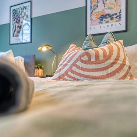 2 Bedroom Stylish Spacious Apt, Sleeps 6, Central Cheltenham, With Free Parking - By Blue Puffin Stays Εξωτερικό φωτογραφία