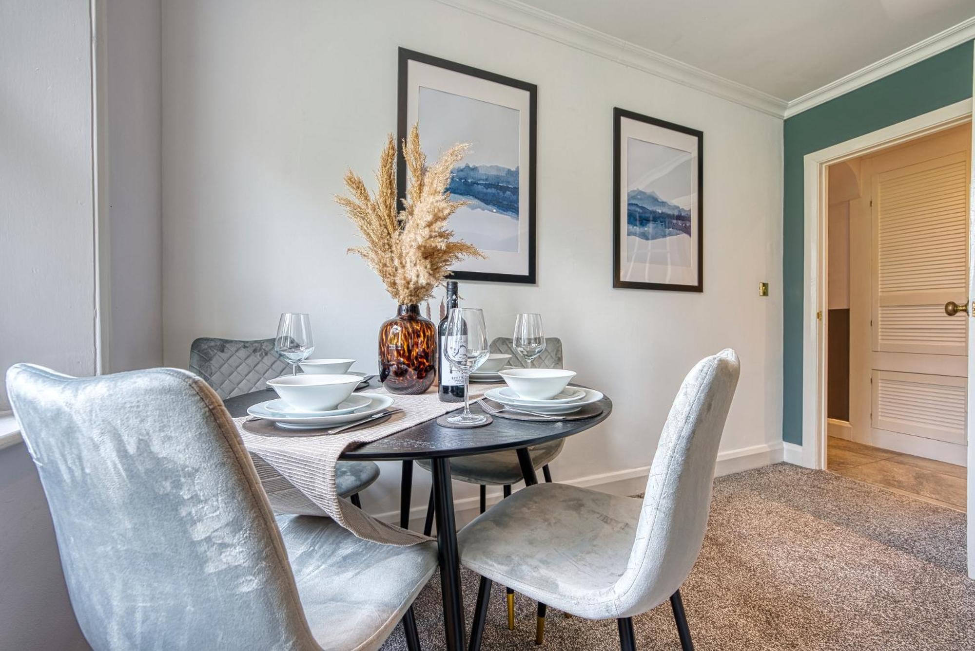 2 Bedroom Stylish Spacious Apt, Sleeps 6, Central Cheltenham, With Free Parking - By Blue Puffin Stays Εξωτερικό φωτογραφία