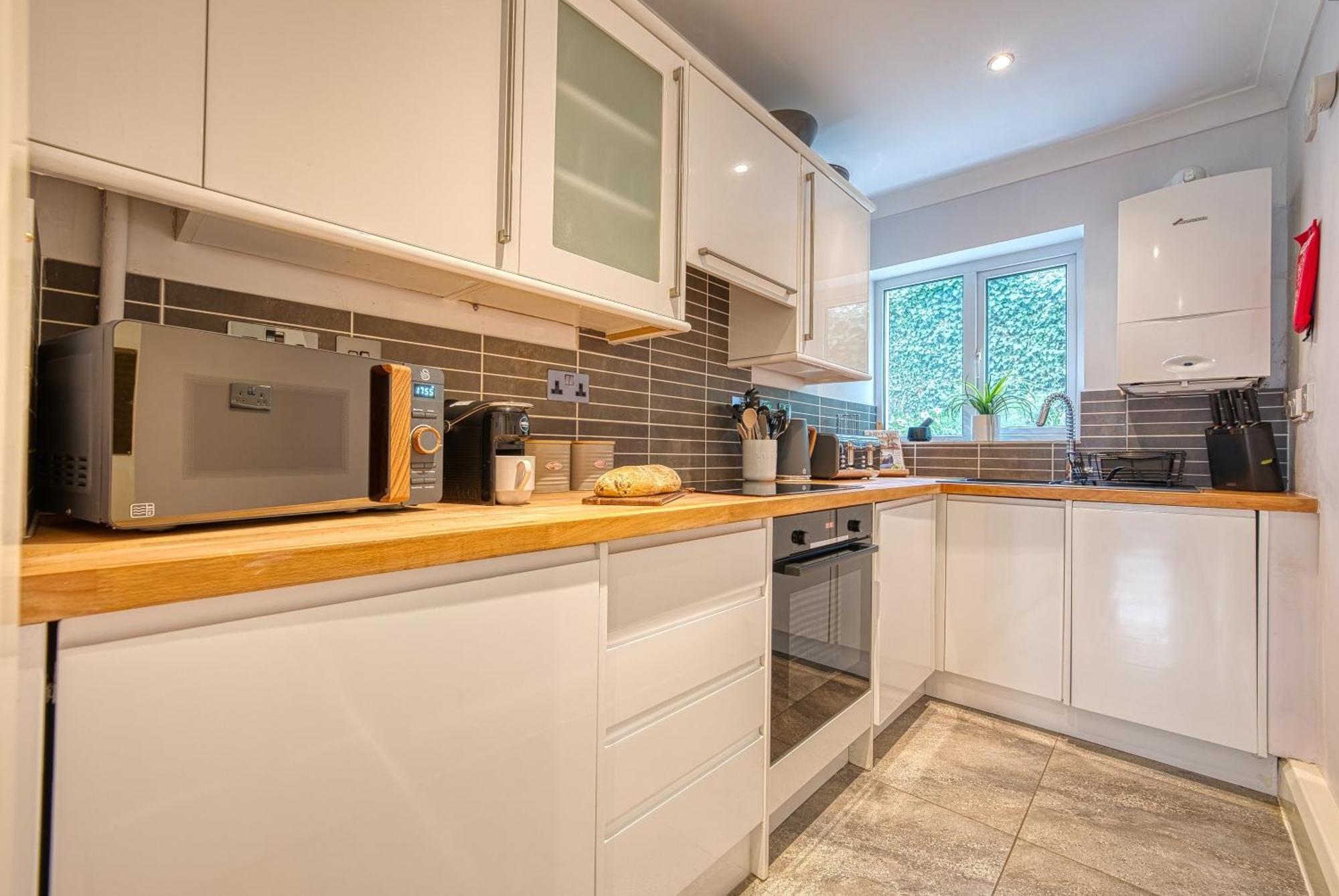 2 Bedroom Stylish Spacious Apt, Sleeps 6, Central Cheltenham, With Free Parking - By Blue Puffin Stays Εξωτερικό φωτογραφία