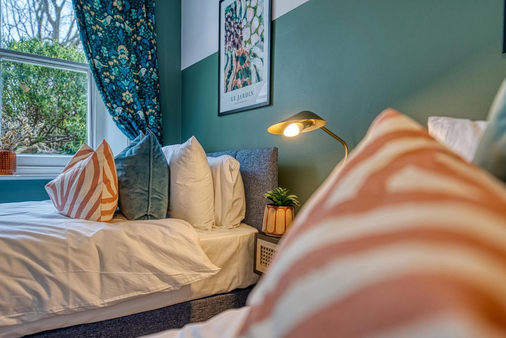 2 Bedroom Stylish Spacious Apt, Sleeps 6, Central Cheltenham, With Free Parking - By Blue Puffin Stays Εξωτερικό φωτογραφία