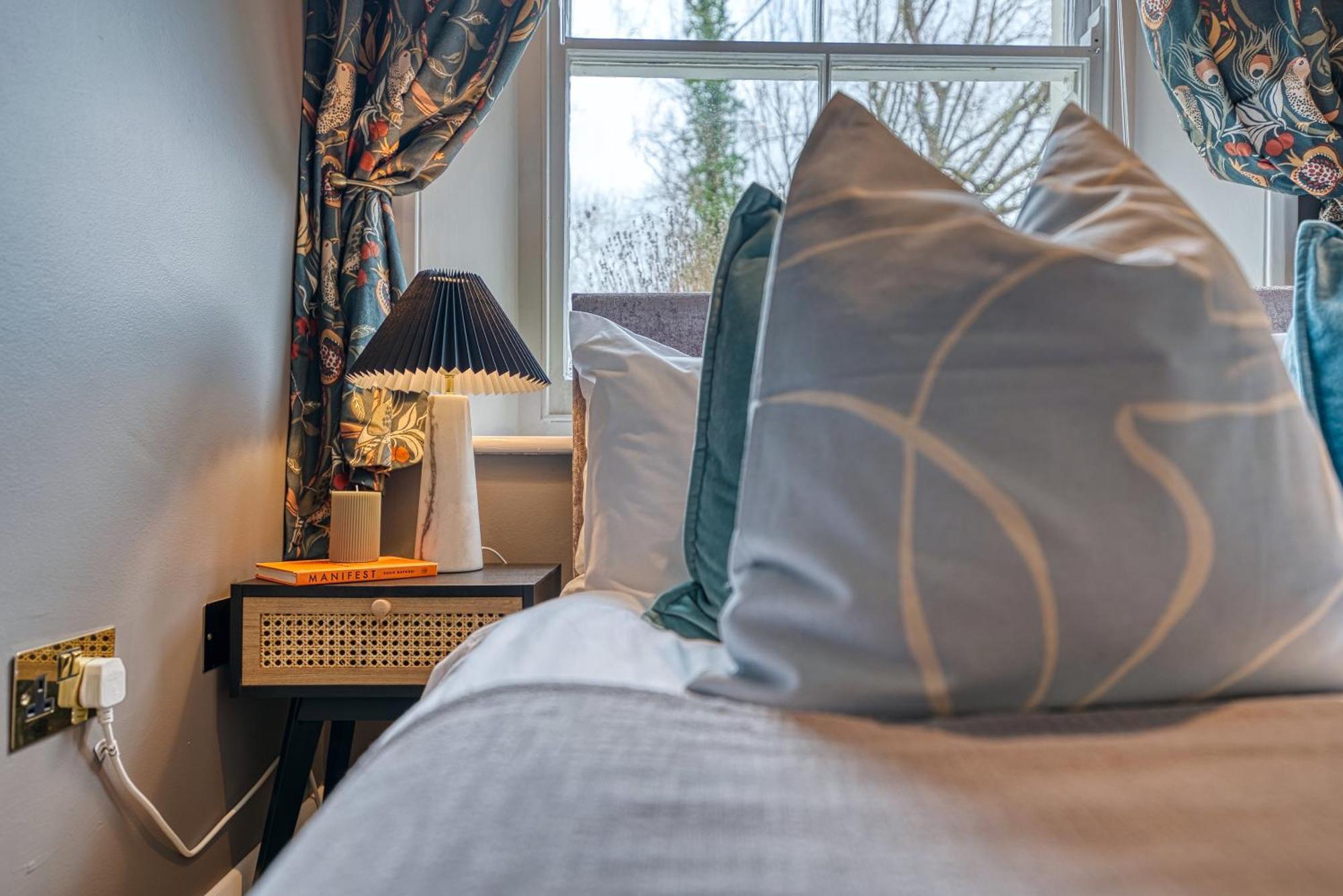 2 Bedroom Stylish Spacious Apt, Sleeps 6, Central Cheltenham, With Free Parking - By Blue Puffin Stays Εξωτερικό φωτογραφία